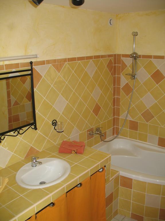 Le Jas Du Gabian Otel Volonne Dış mekan fotoğraf